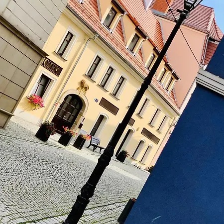 Dwupietrowy Rodzinny W Centrum Miasta Z Darmowym Parkingiem Pod Zlotym Lwem V * Kladsko