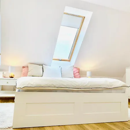 Dwupietrowy Z Dwoma Sypialniami ,salonem I Darmowym Parkingiem W Centrum Miasta Pod Zlotym Lwem V