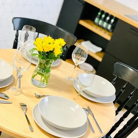 アパート Dwupietrowy Rodzinny W Centrum Miasta Z Darmowym Parkingiem Pod Zlotym Lwem V *