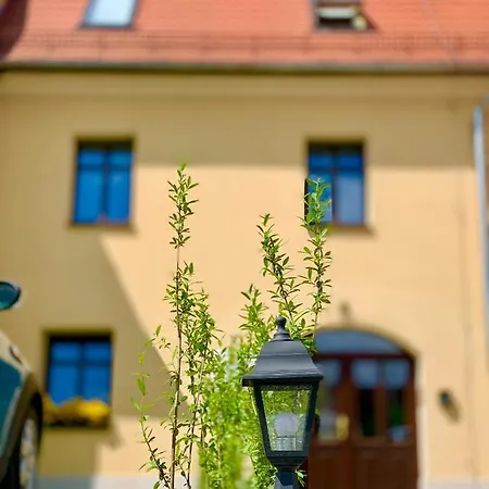 Dwupietrowy Rodzinny W Centrum Miasta Z Darmowym Parkingiem Pod Zlotym Lwem V Apartmán