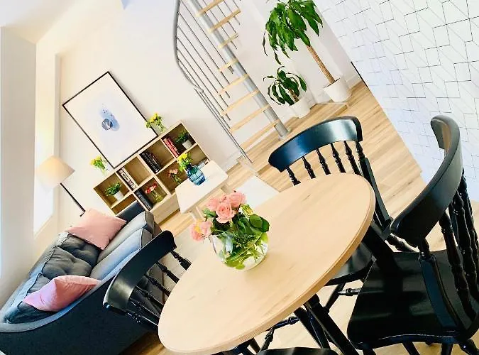 Dwupietrowy Z Dwoma Sypialniami ,salonem I Darmowym Parkingiem W Centrum Miasta Pod Zlotym Lwem V Διαμέρισμα